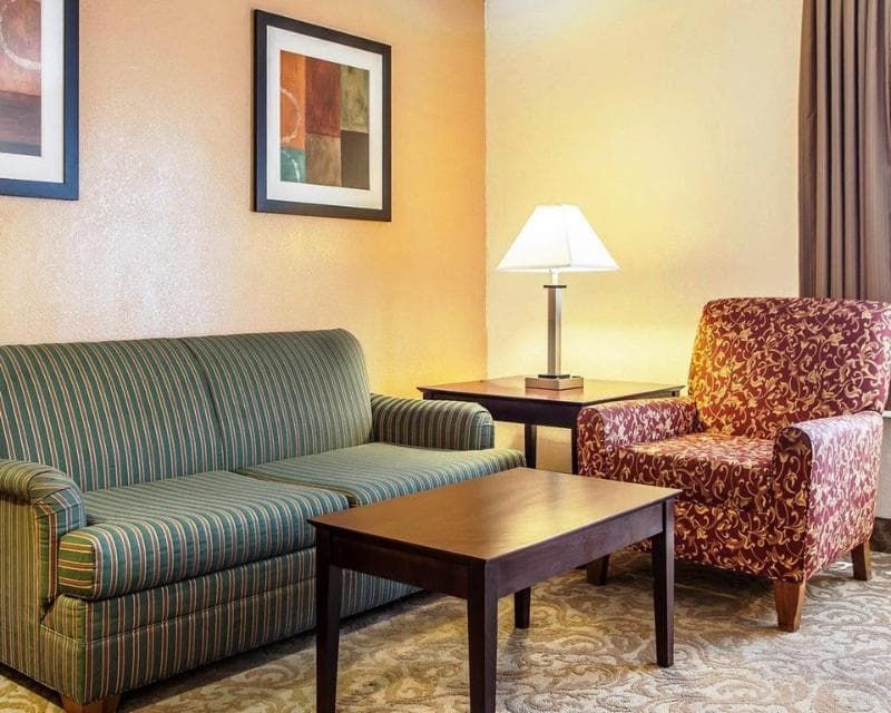 Quality Suites Milwaukee Airport 4