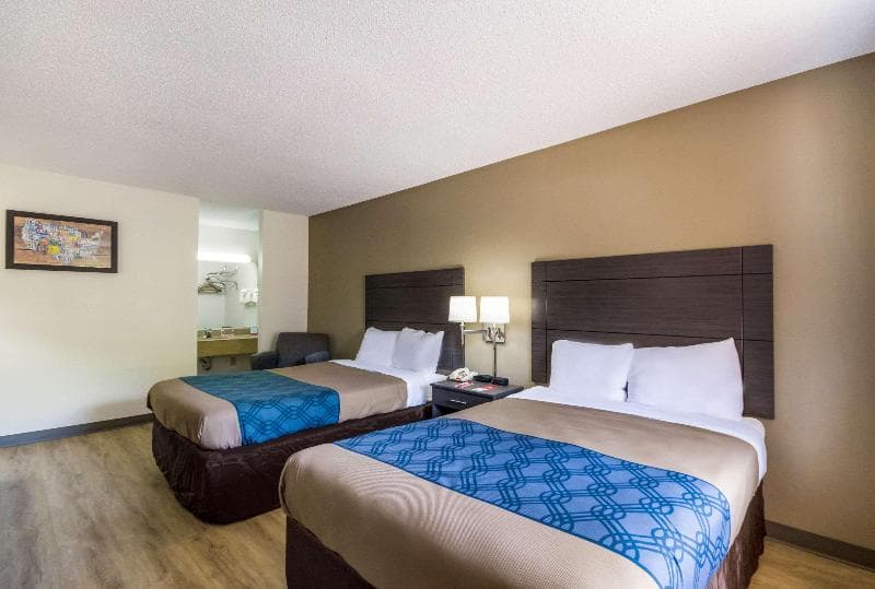 Econo Lodge Little Creek main