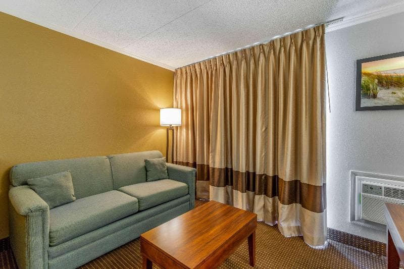 Quality Inn & Suites Oceanblock 4