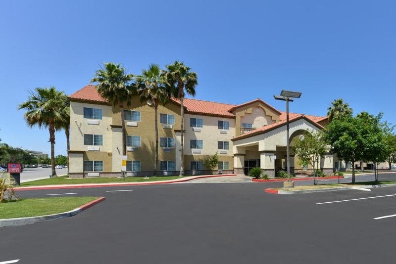 Comfort Suites Bakersfield photo 1