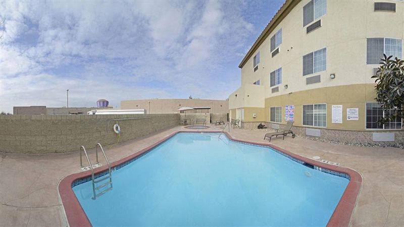Comfort Suites Bakersfield 3