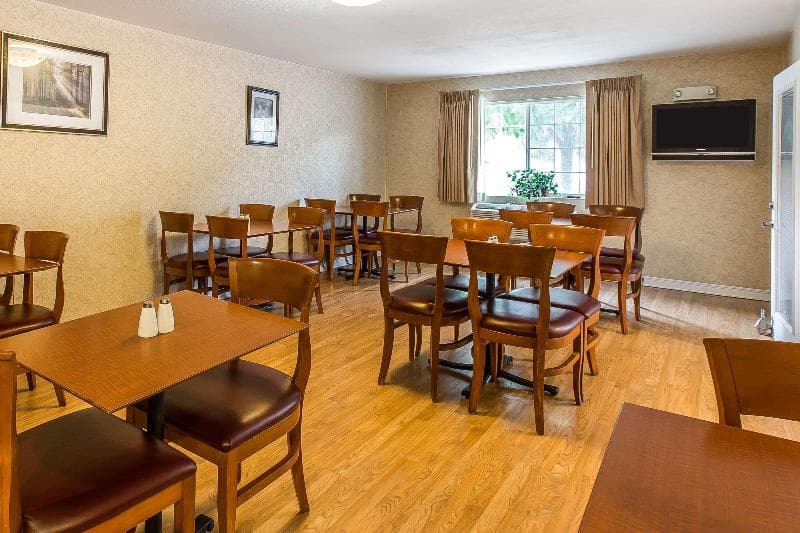Quality Inn & Suites on the River 3