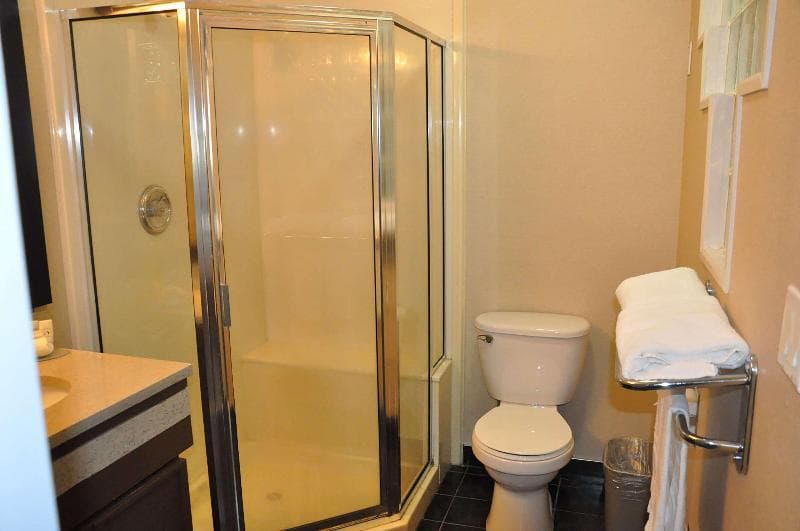Ramada by Wyndham Abbotsford 3