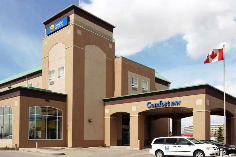 Comfort Inn & Suites Airport photo 1