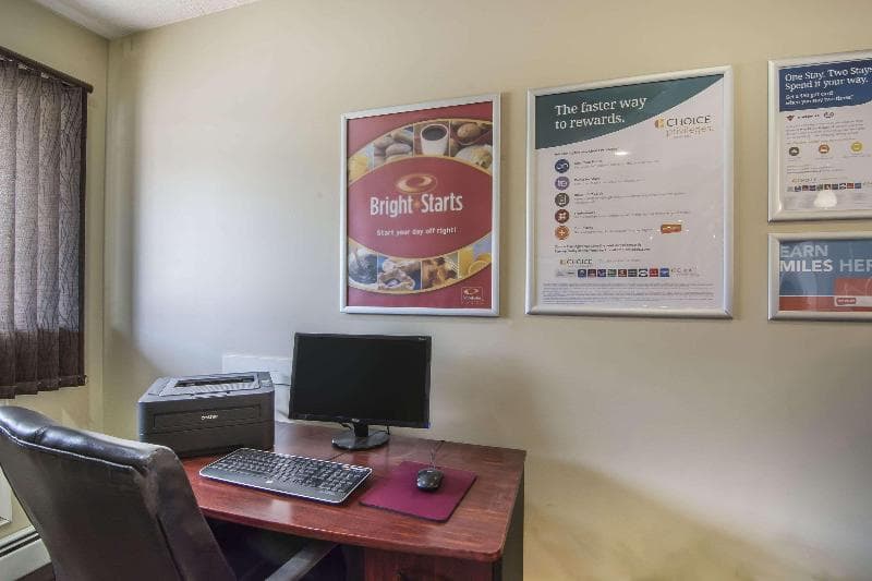 Econo Lodge Inn & Suites photo 1