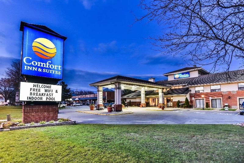 Comfort Inn & Suites Ambassador Bridge photo 1