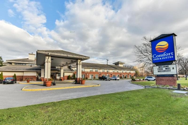 Comfort Inn & Suites Ambassador Bridge 2