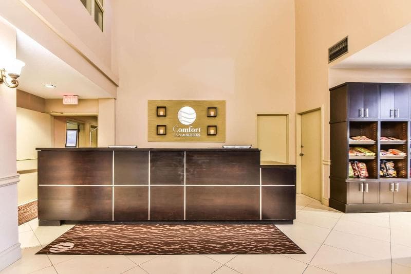 Comfort Inn & Suites Ambassador Bridge 4