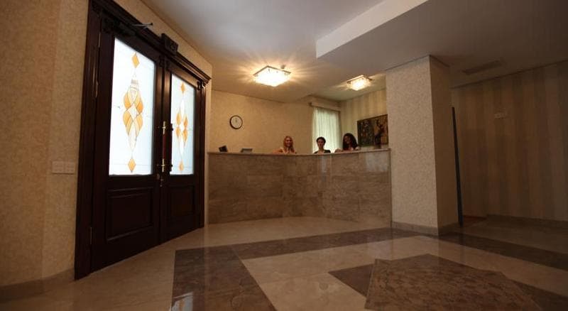 Nemi Hotel 5