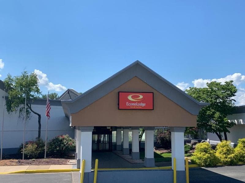 Econo Lodge Inn & Suites photo 1