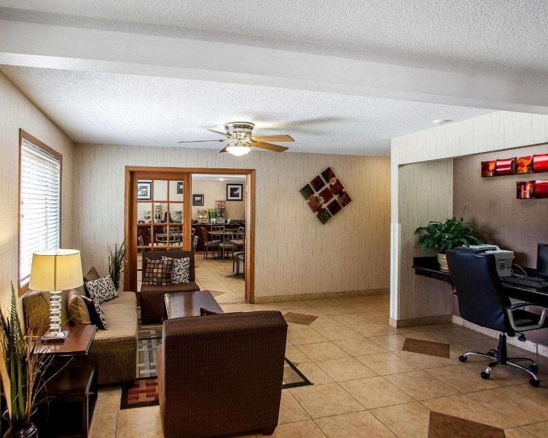 Quality Inn & Suites Davenport Near I-80 photo 1