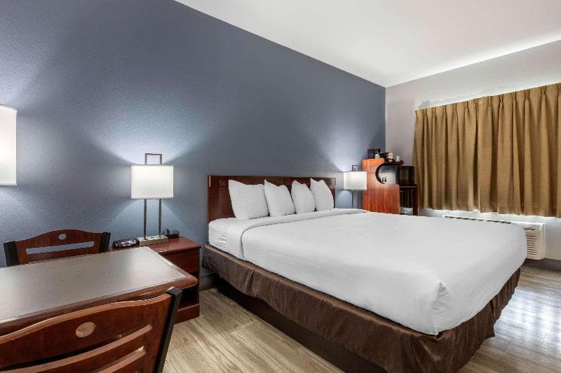 Quality Inn & Suites 4
