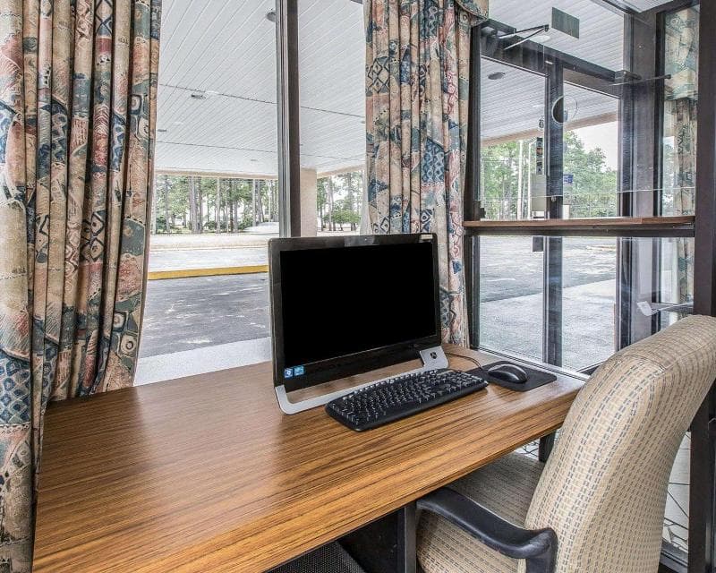 Econo Lodge- Douglas photo 1