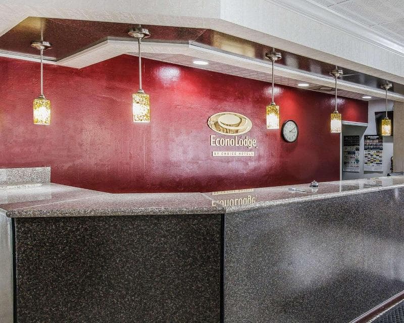 Econo Lodge- Douglas 5