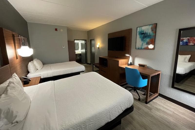 La Quinta Inn & Suites by Wyndham Fayetteville I-95 2