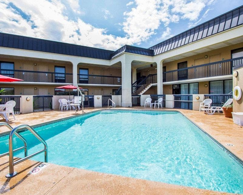 Quality Inn 4