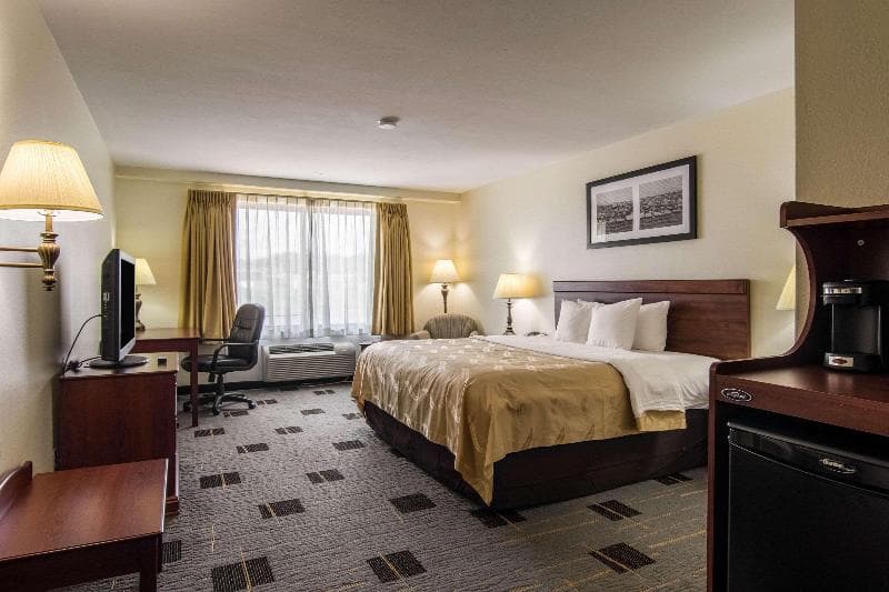 Quality Inn 4