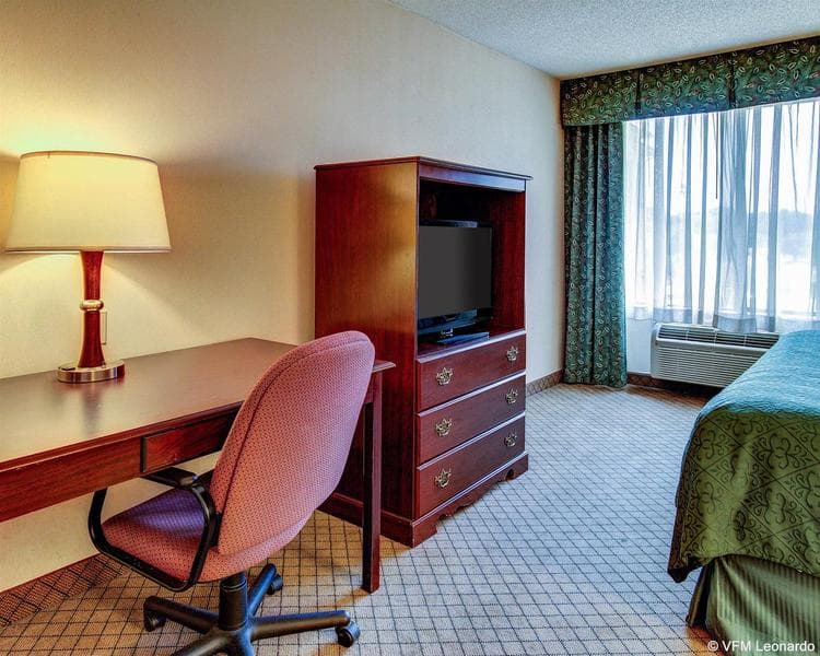 Quality Inn & Suites - Granbury 4