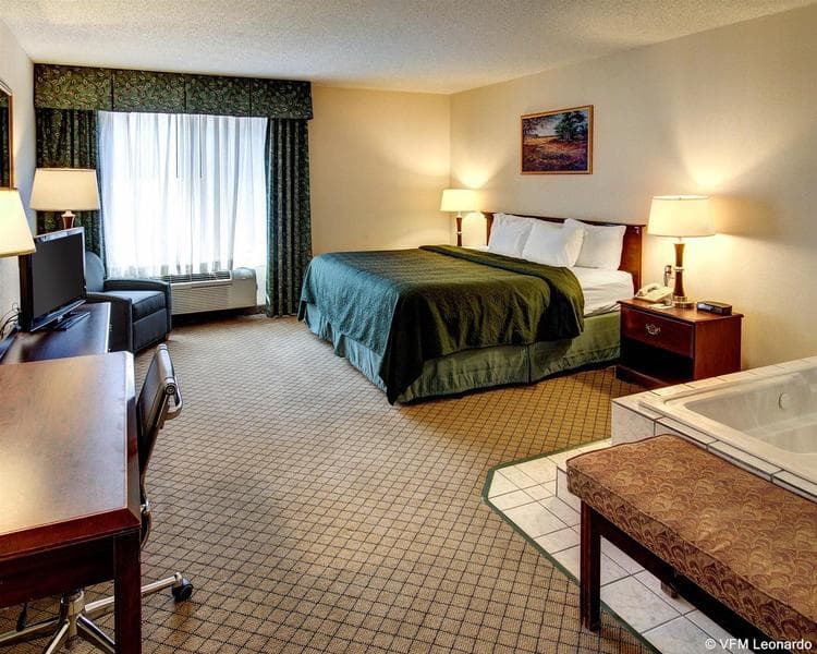 Quality Inn & Suites - Granbury 5