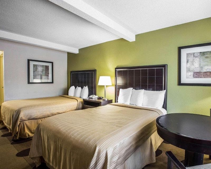 Quality Inn 4