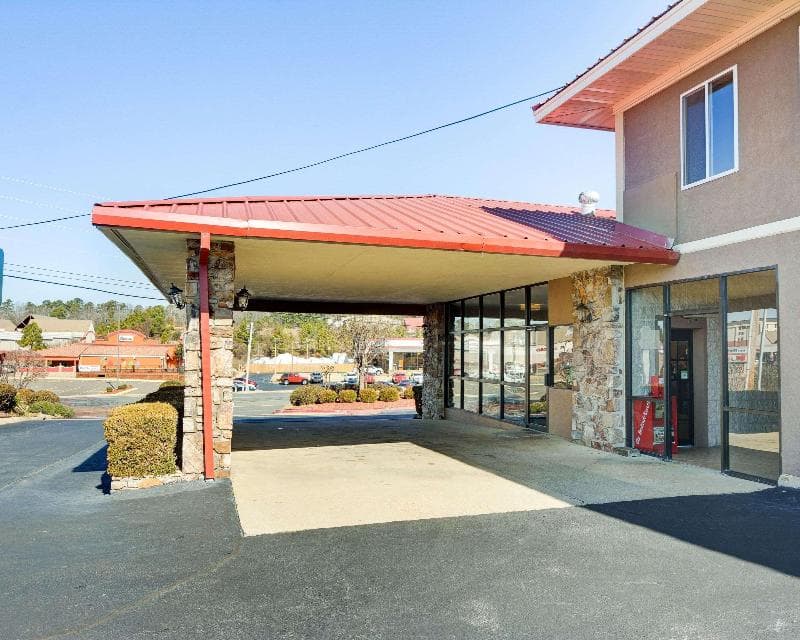 Quality Inn & Suites Hot Springs-Lake Hamilton 5