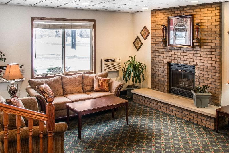 Hudson Inn & Suites 5