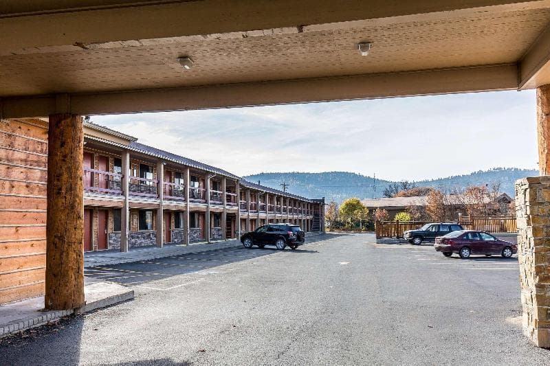 Econo Lodge Inn And Suites Flathead Valley 3
