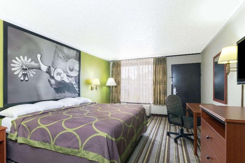 Super 8 by Wyndham Longview/North 4