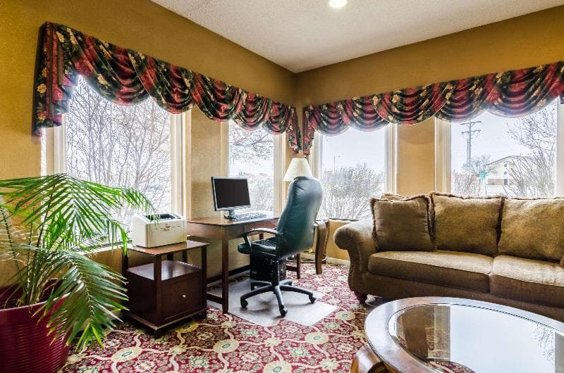 Quality Inn & Suites 4