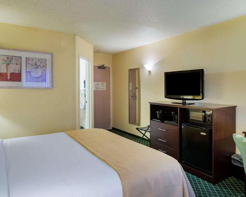 Quality Inn Newark 3