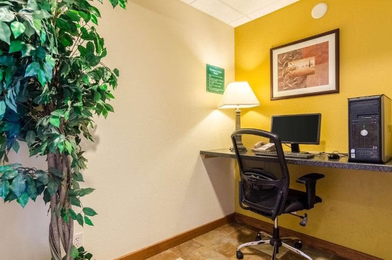 Holiday Inn Express Wichita North Park City photo 1