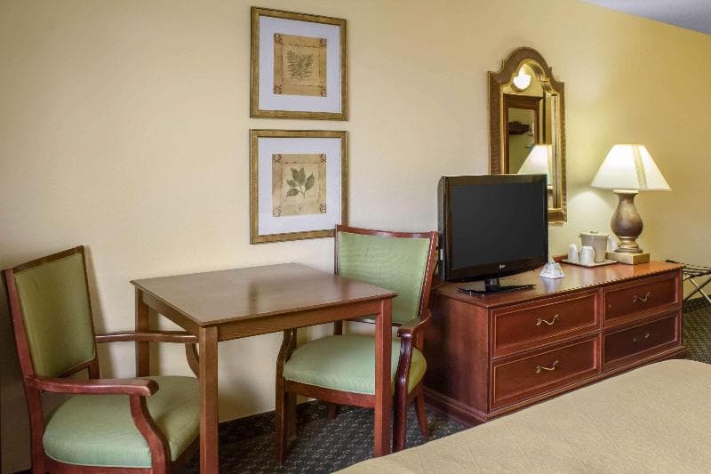 Quality Inn & Suites 4