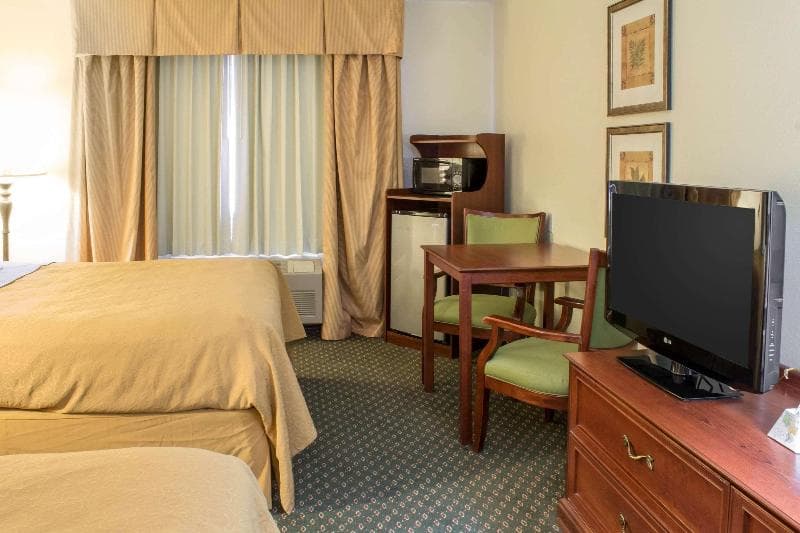Quality Inn & Suites 5