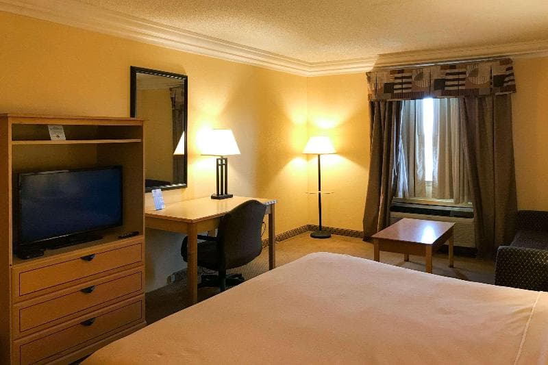 Super 8 by Wyndham Temple I-35 5