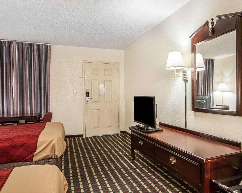 Econo Lodge Inn And Suites Tuscaloosa 3