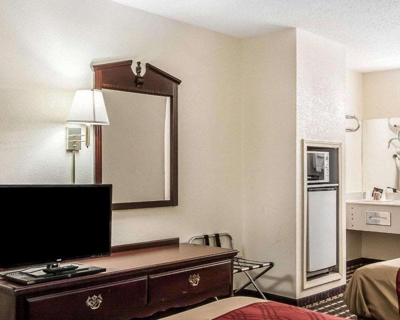 Econo Lodge Inn And Suites Tuscaloosa 4