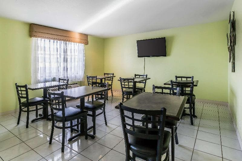 Quality Inn 5