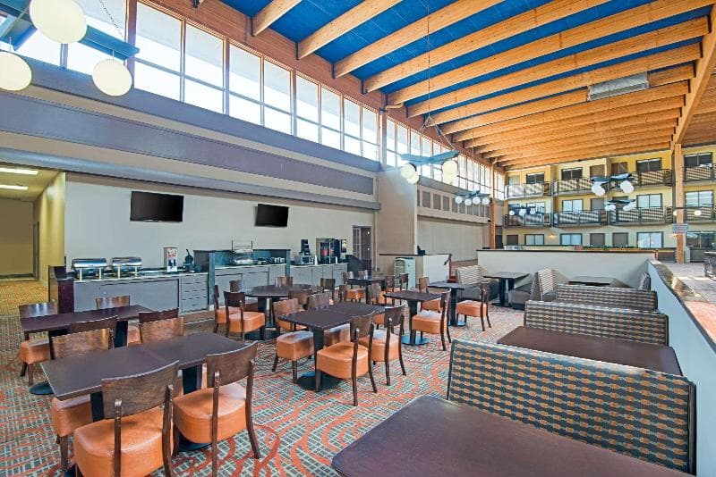 Ramada Plaza by Wyndham Gillette Conference Center 4
