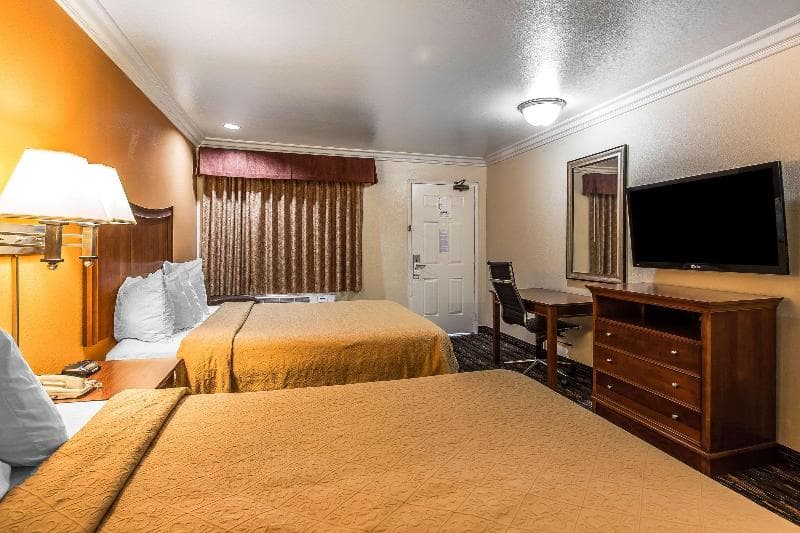 Quality Inn Lake Elsinore I-15 photo 1
