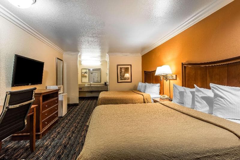 Quality Inn Lake Elsinore I-15 4