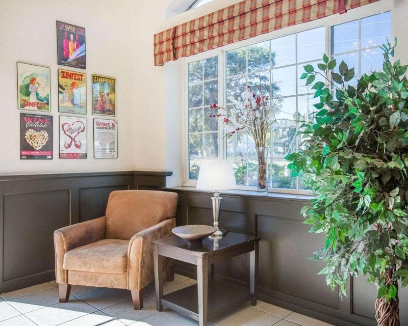 Econo Lodge Inn And Suites Lodi - Wine Country Area 5