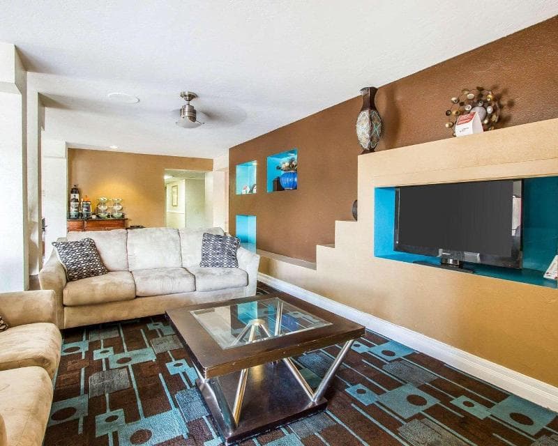 Quality Inn Near Downtown Tucson 5