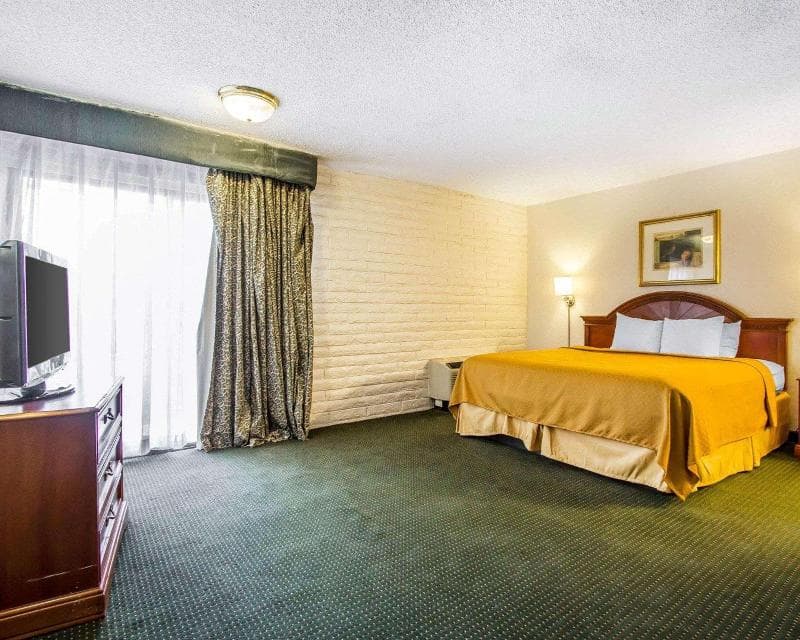 Quality Inn Near Downtown Tucson 4