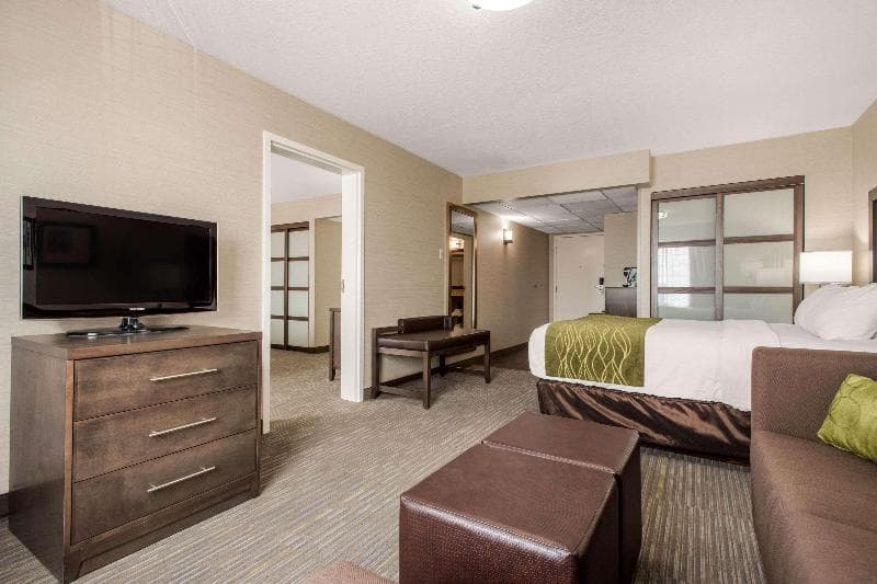 Comfort Inn & Suites Red Deer photo 1