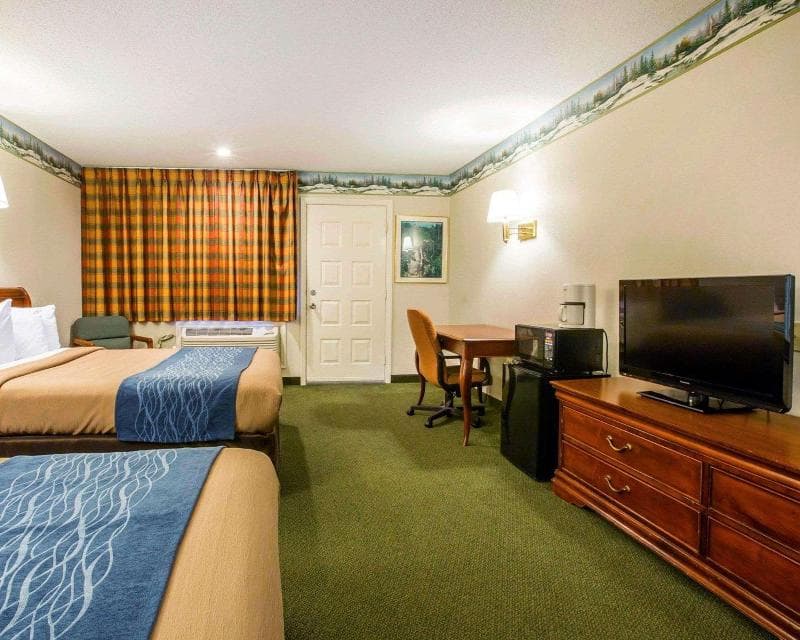 Quality Inn on Lake Placid 4