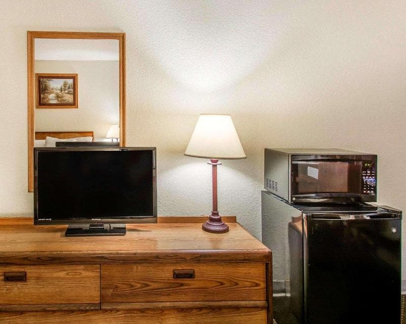 Econo Lodge Andalusia 3