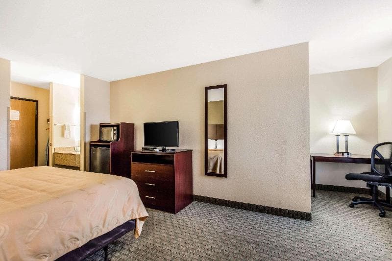 Quality Inn 4