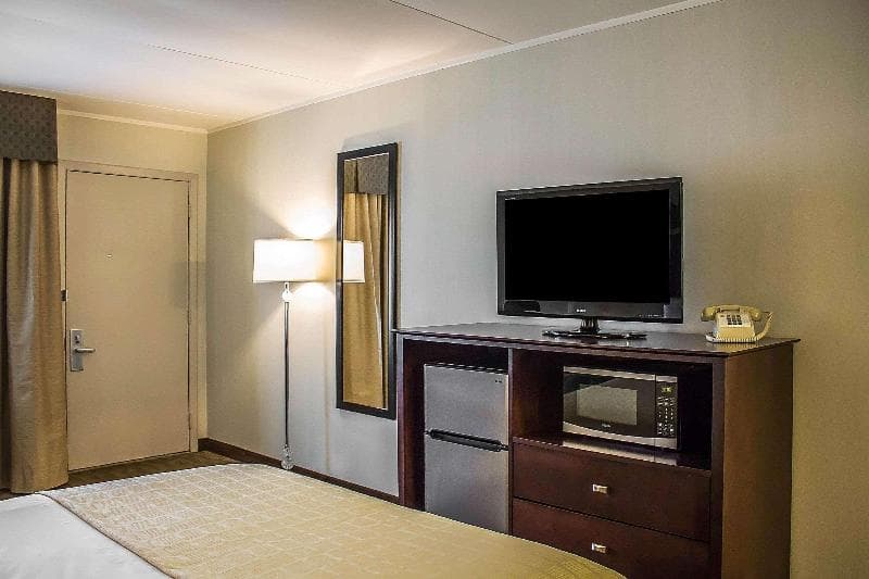 Quality Inn Cambridge 5