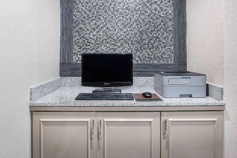 Days Inn by Wyndham Carthage photo 1