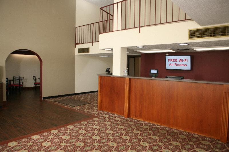 Red Roof Inn & Suites Cave City 3